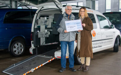 Firmenspende zu Weihnachten mit Fototermin